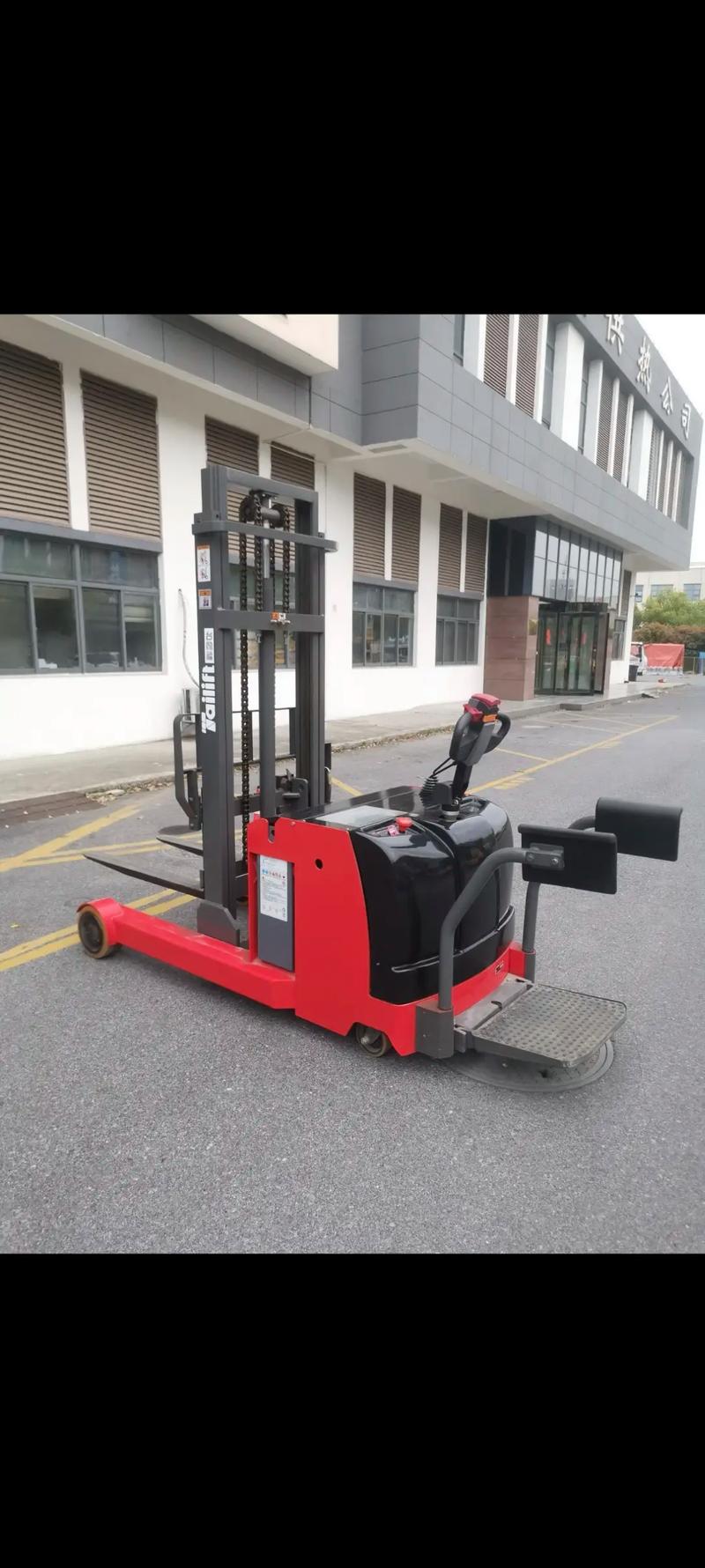 电动叉车：技术演进与绿色物流的革新力量